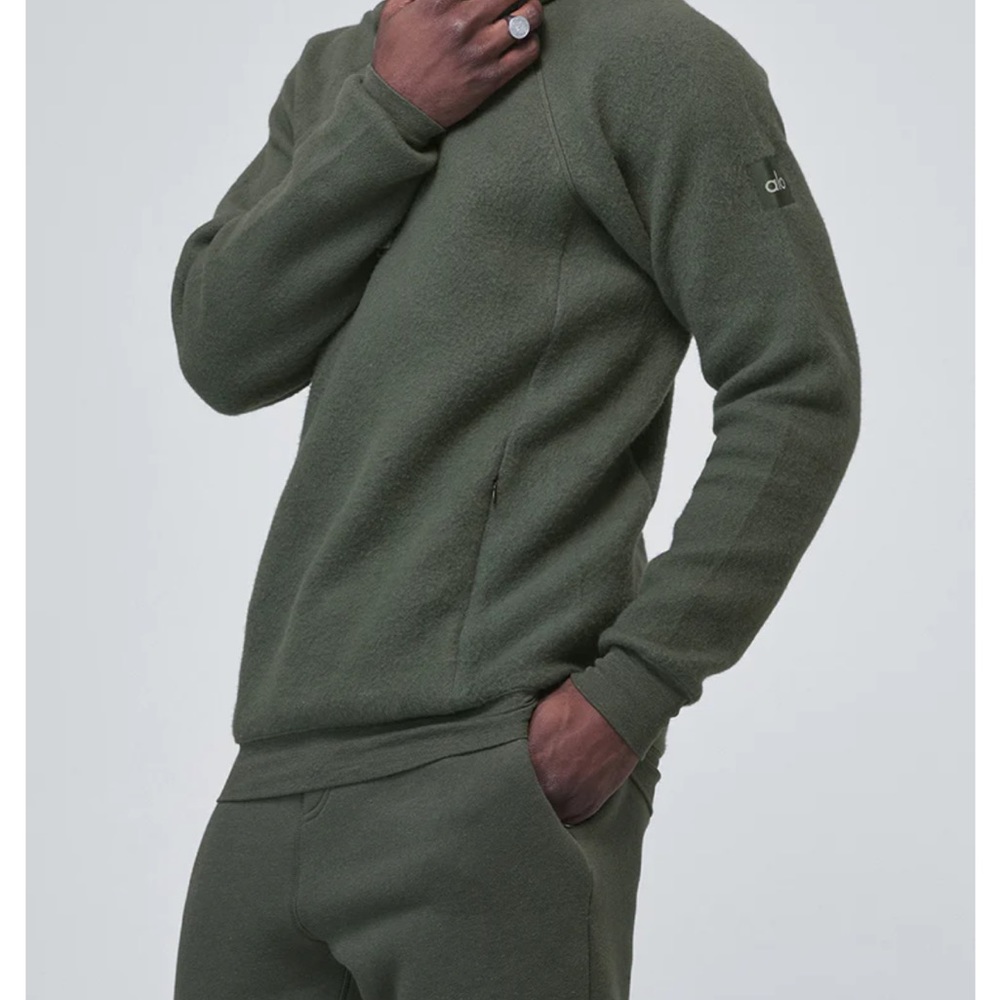 ALO Yoga Men's Olive Green Pullover Fleece Sweatshirt - Great Condition